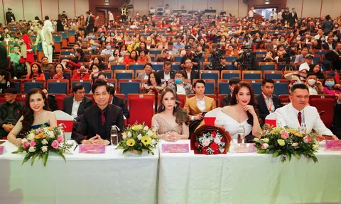 Hoa hậu Hoàng Thị Thảo Nguyên ngồi ghế nóng chung kết Hoa hậu Doanh nhân Việt Nam Toàn cầu 2020