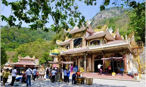 Núi Bà Đen - Điểm Đến Cuối Tuần Thu Hút Giới Trẻ