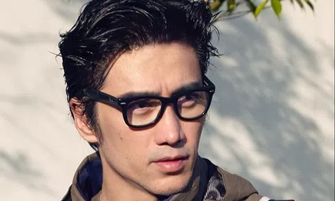 Nam người mẫu Singapore và làn da không tì vết ở tuổi 54