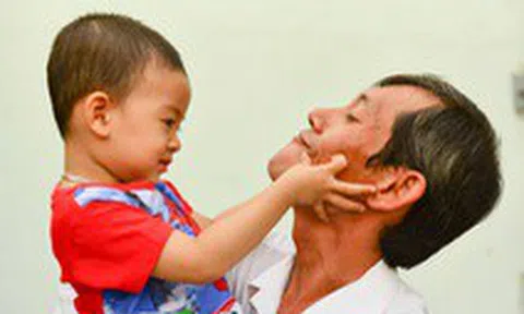 'Gỡ' áp lực cho người hiếm muộn, chậm có con