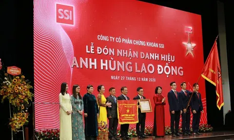 Chúng khoán SSI đón nhận danh hiệu Anh hùng Lao động