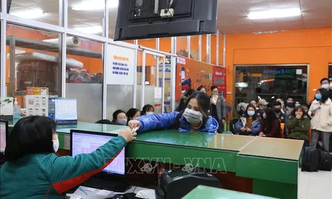 Lượng khách về quê ăn Tết Dương lịch 2021 tại các bến xe tăng nhẹ