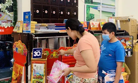 Lịch Tết 2021 hút người mua