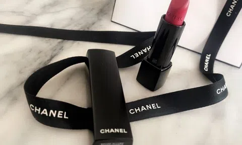 8 thỏi son màu đỏ rượu vang sưởi ấm ngày lạnh