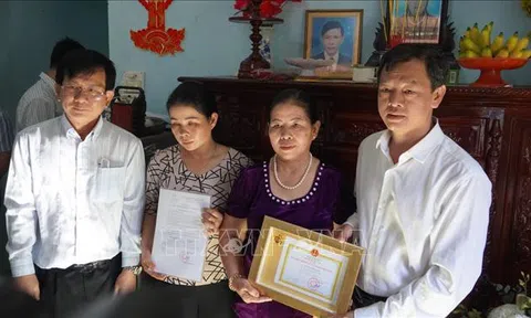 Truy tặng kỷ niệm chương cho người hiến tạng cứu sống 4 người