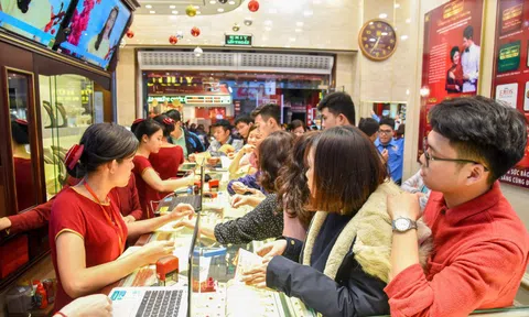 Giá vàng SJC tăng vọt ngược chiều thế giới, đắt hơn gần 5 triệu đồng/lượng