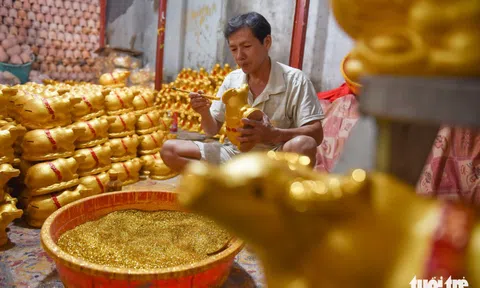 Nhộn nhịp làm trâu vàng 'Tân Sửu' chào xuân