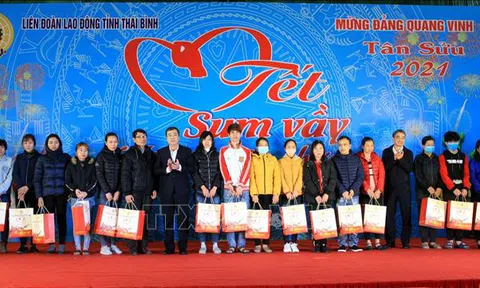 Ấm áp 'Tết sum vầy' cho công nhân lao động