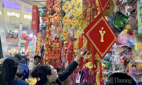 Thị trường đồ trang trí Tết 2021 "vào mùa"