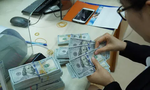 Tỷ giá trung tâm bất ngờ tăng mạnh, cao hơn hẳn mức giao dịch trên các kênh chính thống