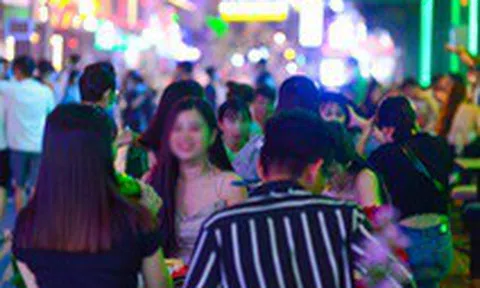 TP.HCM cho phép hoạt động trở lại một số dịch vụ không thiết yếu, trừ karaoke, vũ trường...