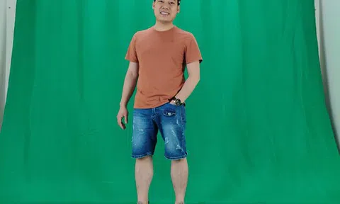 Thầy giáo đam mê dạy trẻ múa hát