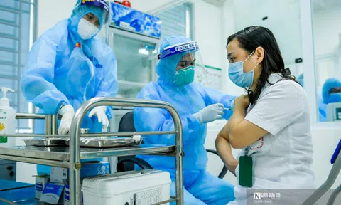 Ai được ưu tiên tiêm vắc-xin Covid-19 ở Hà Nội?