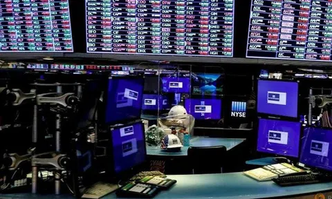 'Nhà đầu tư đang rút tiền khỏi vàng, trái phiếu, dồn vào cổ phiếu'