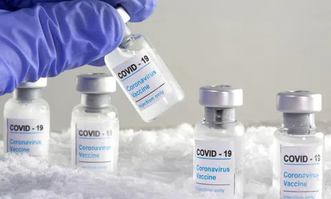 Hong Kong dừng tiêm vaccine BioNTech, cổ phiếu hãng dược giảm 5%