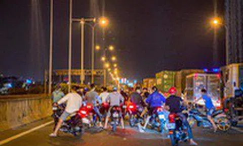 Người cầm đầu nhóm 'quái xế' chặn cao tốc làm đường đua đang lẩn trốn