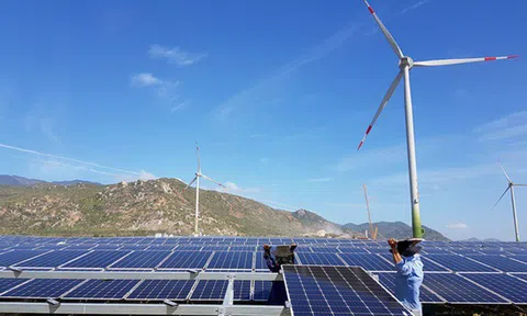 Doanh nghiệp niêm yết vay hàng ngàn tỉ đồng đầu tư điện mặt trời, điện gió