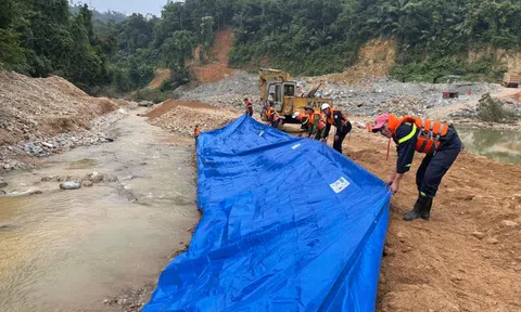 Huế: Nắn dòng tìm kiếm các công nhân mất tích dưới lòng sông Rào Trăng