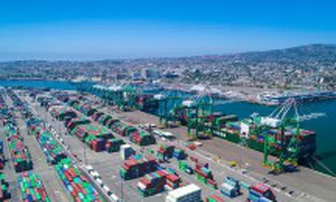 Cảng biển Mỹ tắc nghẽn nghiêm trọng, phí vận tải tăng vọt