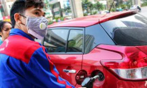 Giá xăng giảm lần đầu tiên sau 5 tháng?