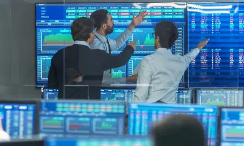 Khối ngoại bán ròng nhẹ phiên VN-Index lập đỉnh