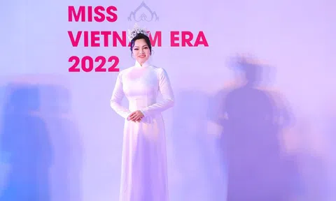 Sau đăng quang , Nữ hoàng Nguyễn Thị Thanh Thúy ngồi "ghế nóng" Hoa hậu Việt Nam Thời đại 2022