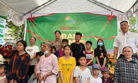 Chuỗi siêu thị kết nối yêu thương VilcoMart 24h cùng Quỹ Bảo trợ trẻ em trao 130 phần quà cho trẻ em xã Thành Hưng