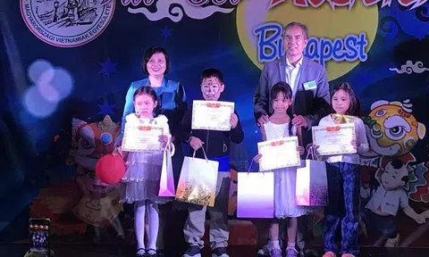 Gần 2.000 người vui đón Tết Trung thu tại Hungary