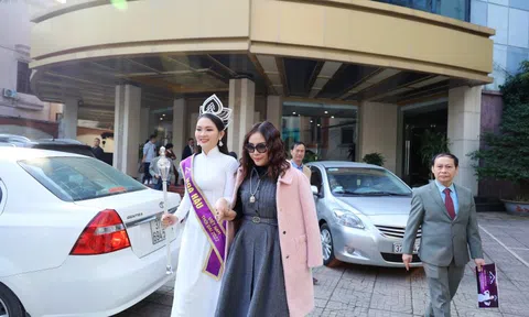 Tân Hoa hậu Nguyễn Mai Anh được toàn trường THPT Nguyễn Duy Trinh chào đón trong sự tự hào