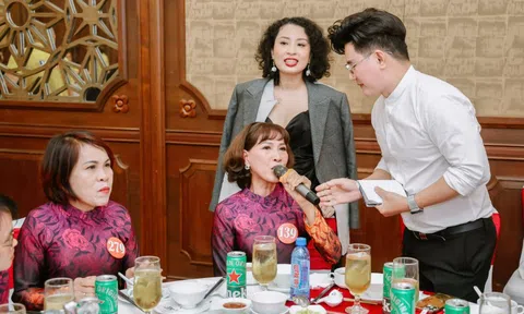 Đấu giá gây quỹ từ thiện: Doanh nhân Nguyễn Thị Hằng chi 60 triệu đồng