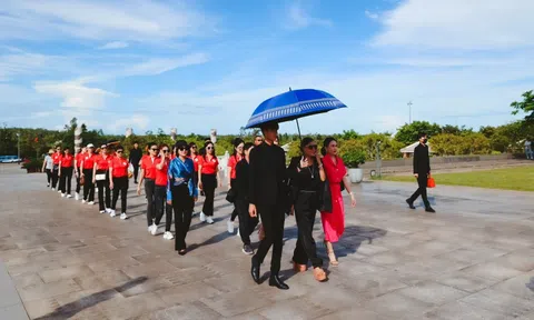 Đoàn Hoa hậu Doanh nhân Châu Á Việt Nam 2023 dâng hương tưởng niệm 508 anh hùng liệt sĩ tại Quảng Nam