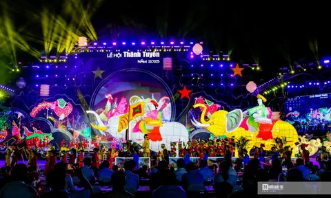 Ngắm đèn lồng Trung Thu khổng lồ tại lễ hội Thành Tuyên 2023