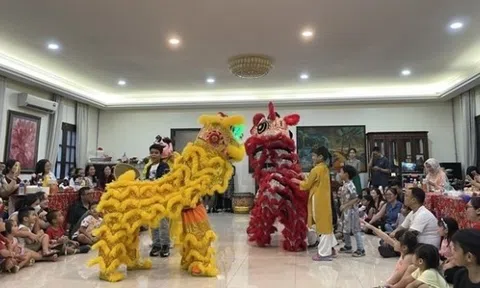 Thiếu nhi Việt Nam tại Malaysia vui đón Tết Trung thu