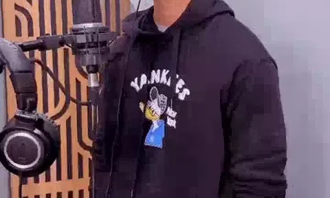 Trung vệ Đỗ Duy Mạnh tự tin cover hit của Bằng Kiều