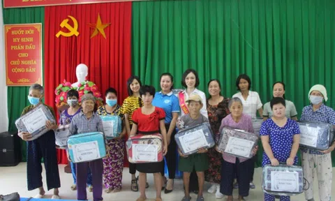 Á hậu 3 Lê Thị Khánh Vân thăm và tặng quà tại trung tâm công tác xã hội và Quỹ bảo trợ trẻ em tỉnh Tuyên Quang