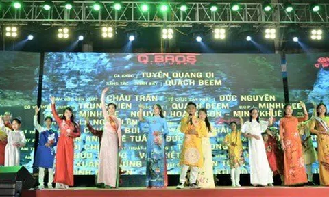 Á hậu Lê Thị Khánh Vân khoe sắc tại Lễ hội Áo dài Thành Tuyên 2023