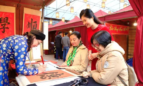 Thi tuyển “ông đồ” tham gia Hội chữ tại Văn Miếu - Quốc Tử Giám