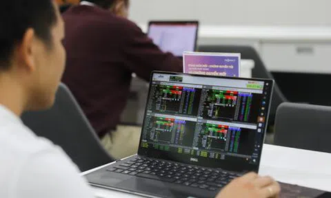 Chứng khoán đảo chiều trước đỉnh lịch sử