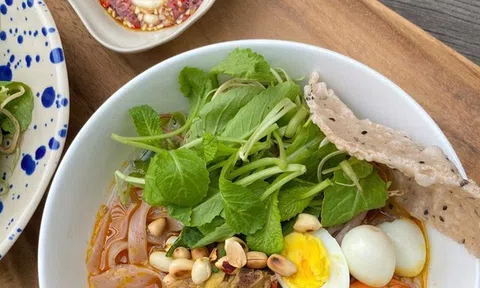 Tăng Thanh Hà hướng dẫn làm mì Quảng tôm gà cực kỳ đơn giản