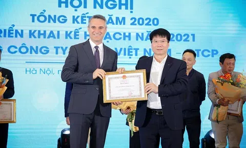 SANOFI Việt Nam nhận Bằng khen của Bộ Y tế vì thành tích xuất sắc trong phòng chống Covid-19