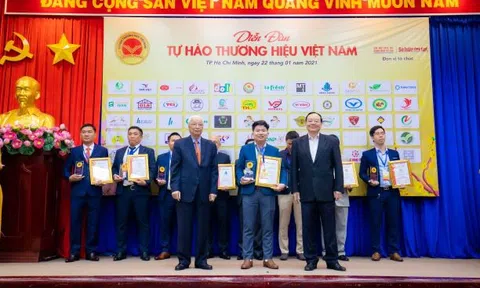 Ứng dụng truy xuất nguồn gốc nông sản BLOCKCHAIN FARM của công ty EGROUPS Việt Nam vinh dự nhận giải thưởng THƯƠNG HIỆU, SẢN PHẨM DỊCH VỤ XUẤT SẮC 2021 tại diễn đàn TỰ HÀO HÀNG VIỆT NAM.