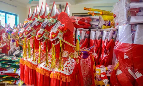 Làng vàng mã gấp rút chuẩn bị hàng hóa trước ngày ông Công ông Táo