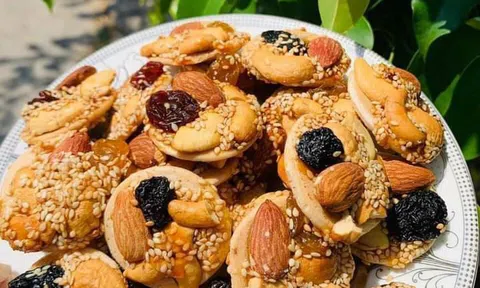 Cách làm món bánh đồng xu hạt điều thơm ngon