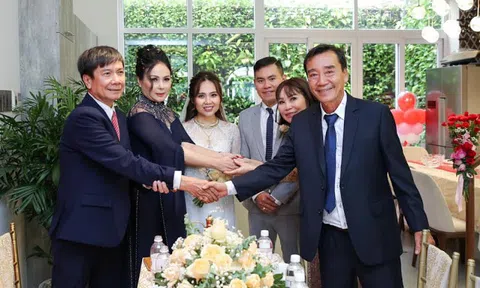 Ôn Bích Hằng đăng ảnh đám cưới con gái đẹp lung linh