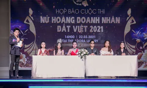 Danh ca Ngọc Sơn hủy show, đến chúc mừng sự kiện của em gái nuôi Thạc sĩ - Hoa hậu Đặng Gia Bena
