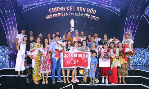 Á hậu 2 Trịnh Thị Lan được cổ vũ nồng nhiệt trong đêm Chung kết Hoa hậu Quý bà Việt Nam Toàn cầu 2022
