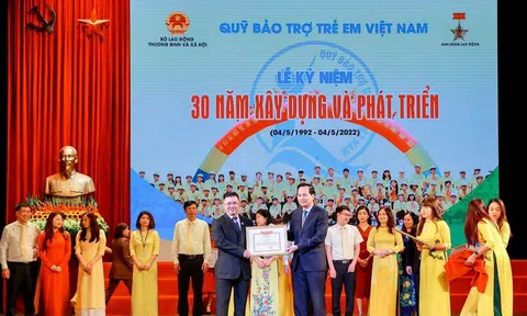 Công ty Cổ Phần Tập Đoàn Đầu Kết Yêu Thương Việt Nam vinh dự nhận băng khen từ QBTTEVN