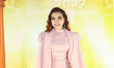 Th.s Nhà báo Đặng Gia Bena rạng rỡ tại Angel Night Fashion Show