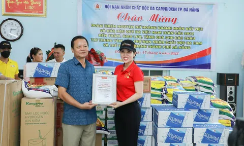 Người đẹp dạ hội – Nguyễn Thị Thanh Huyền chung tay đóng góp cho các mảnh đời bất hạnh