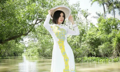 Á hậu Hà Linh khoe dáng thướt tha trong tà áo dài của NTK Đức Minh